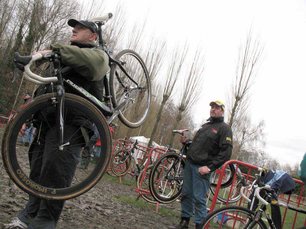 mw-gk-the pit crews always keep the bikes out of the mud for their riders-sm.jpg